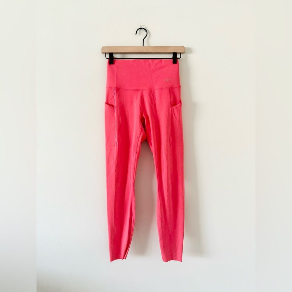 Nike Dry Fit Athletic Crop Legging in Coral - Size S